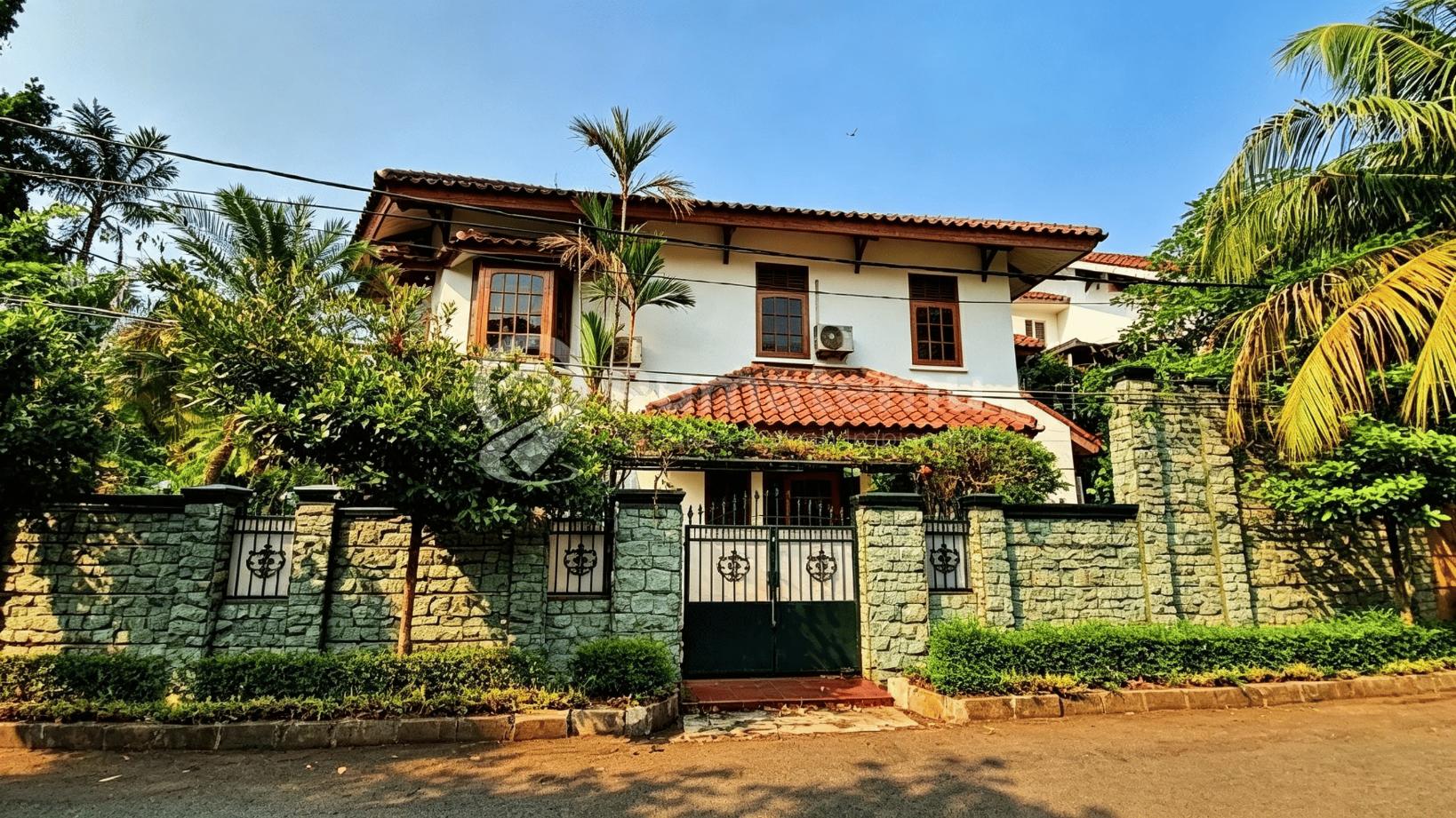 Dijual Rumah Fully Furnished B U Komplek Cantik ( Harga Njop ) di Permata Hijau