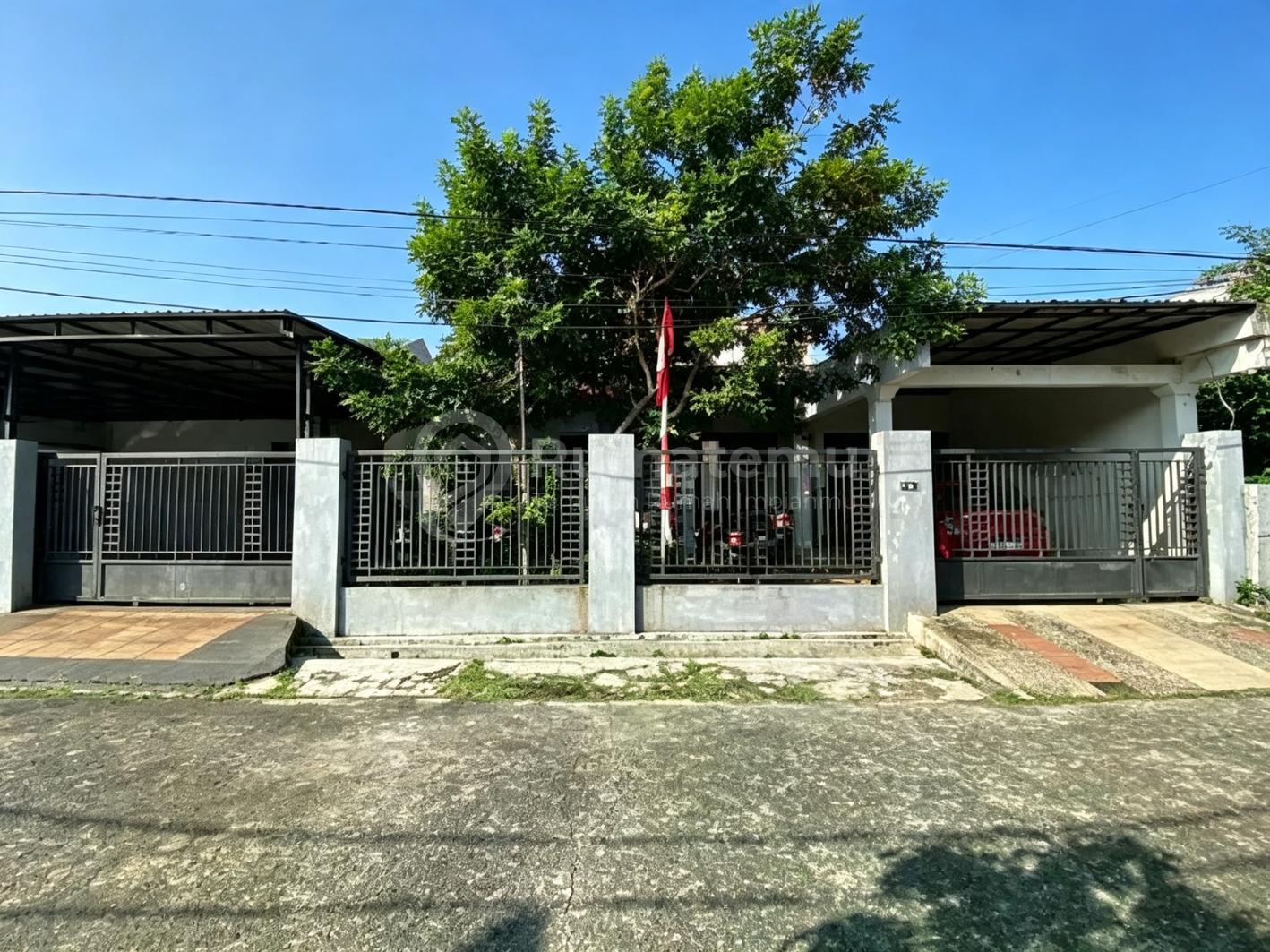 Rumah Murah Tanah Luas Dalam Komplek Jatiwaringin Asri Bekasi