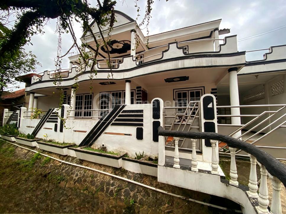 Dijual Rumah Mewah 2 Lantai 4 BR. Komplek Ayuwangi Cianjur. Asri Luas Dan Siap Hun