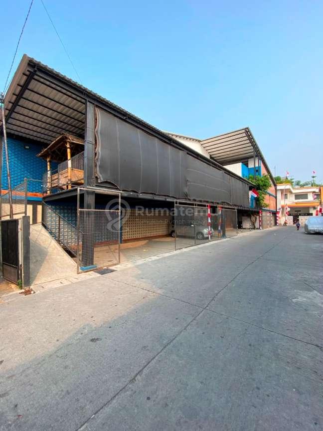 Gedung Lapangan Padel Aktif Dekat Jalan Perjuangan Bekasi Utara