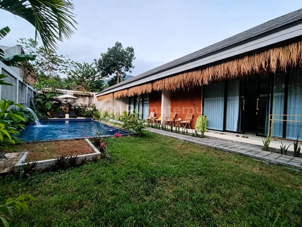 RV-3317 Freehold Tropical Villa Near Senggigi Beach, West Lombok