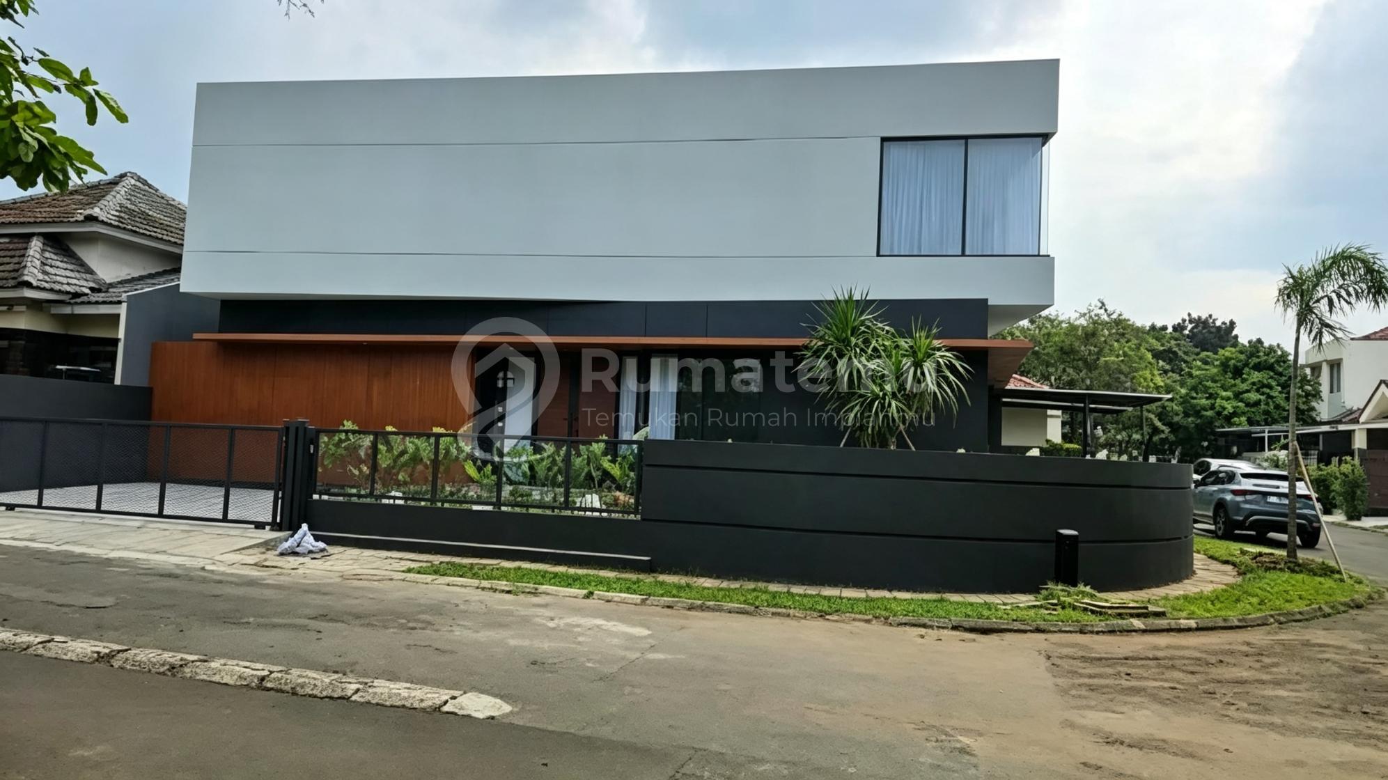 Dijual Rumah Mewah Brand New Single Gate Hadap Timur di BSD