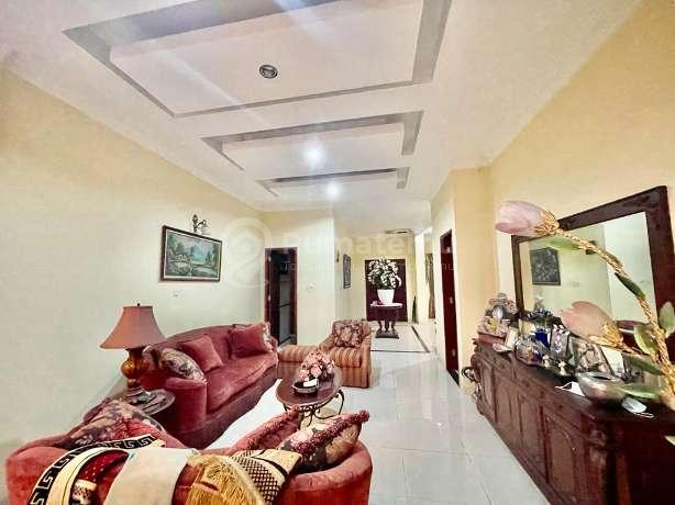 Rumah Menteng Proklamasi. 2 Lantai. 21x35. With Swimming Pool. Siap Huni