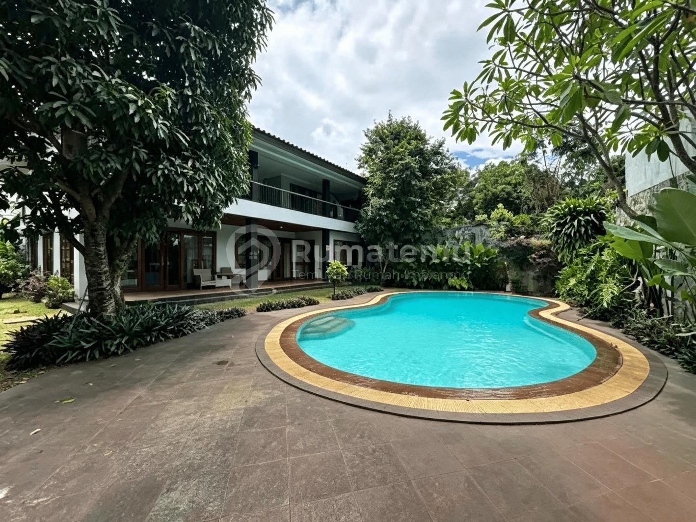 Dijual Rumah 2 Lantai di Jl. Benda, Cilandak Timur