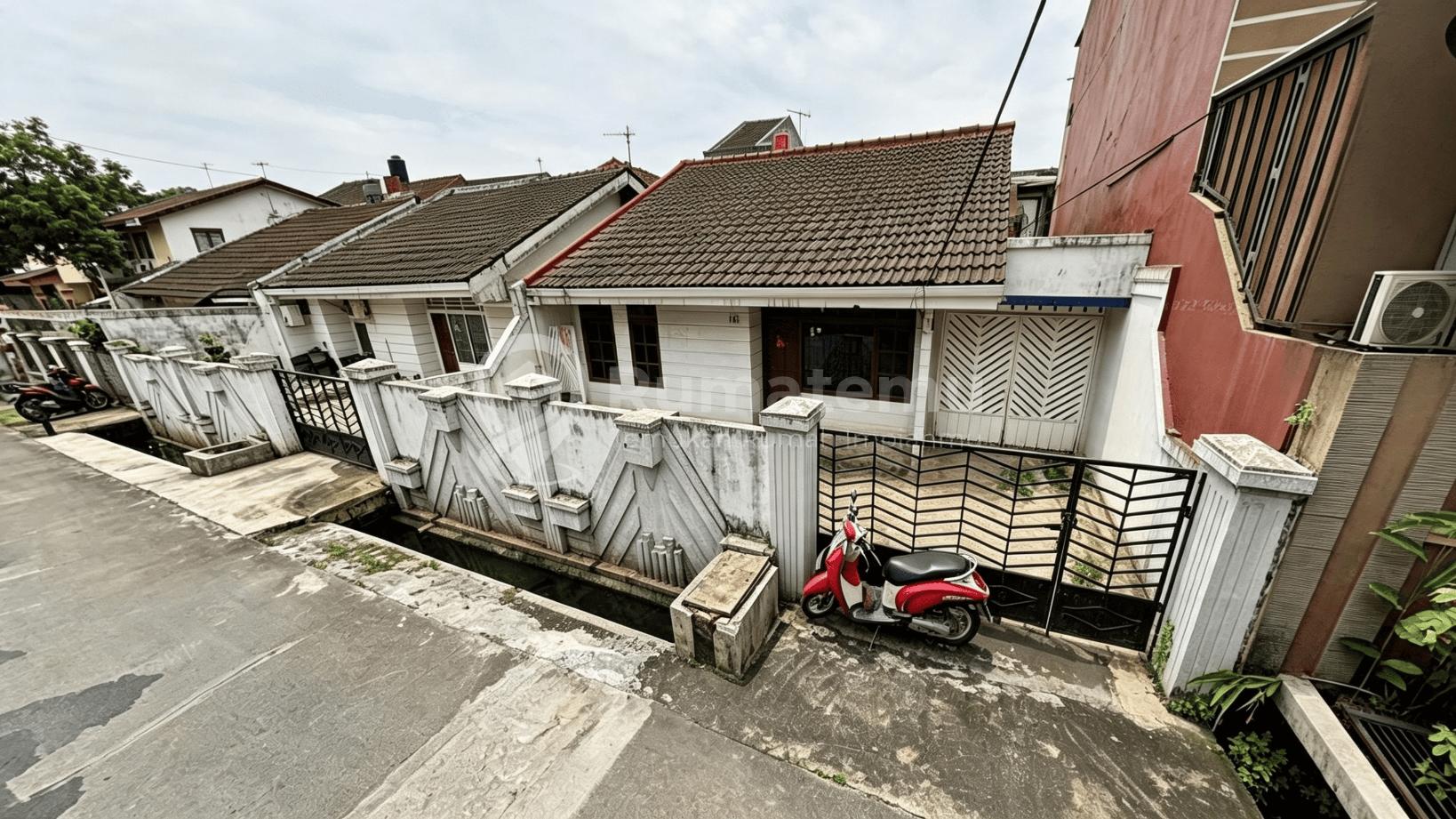 Dijual cepat rumah gandeng luas lama dengan Akses jalan 2 mobil Di Taman Mangu Indah