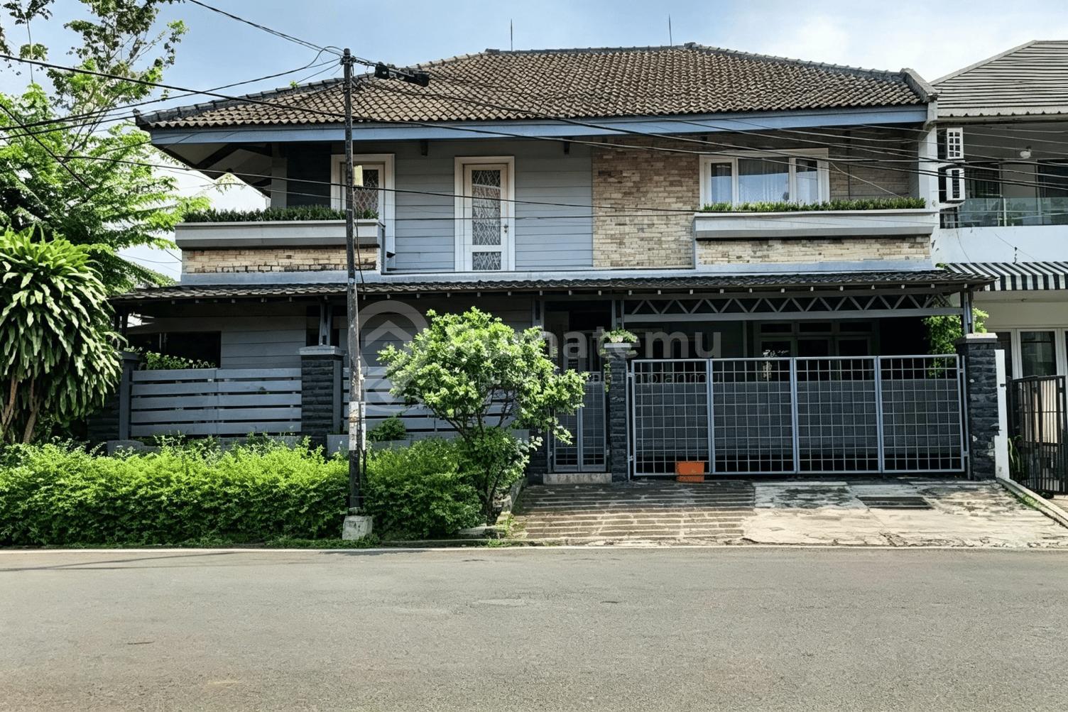 Rumah 2 Lantai Nyaman Strategis Siap Nego