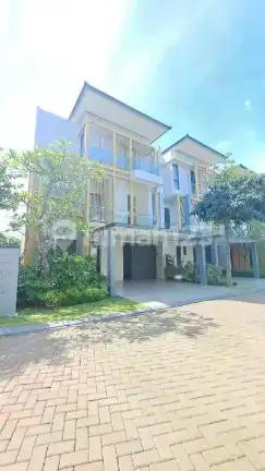 Rumah 3 lantai baru dari sinarmas masih ada promo diskon harga include ppn utj hanya 30 juta saja masih ada lebar 8 dan 9 meter sisa 9 unit saja. segera Booking sebelum kehabisan! Namee by Eonna BSD City