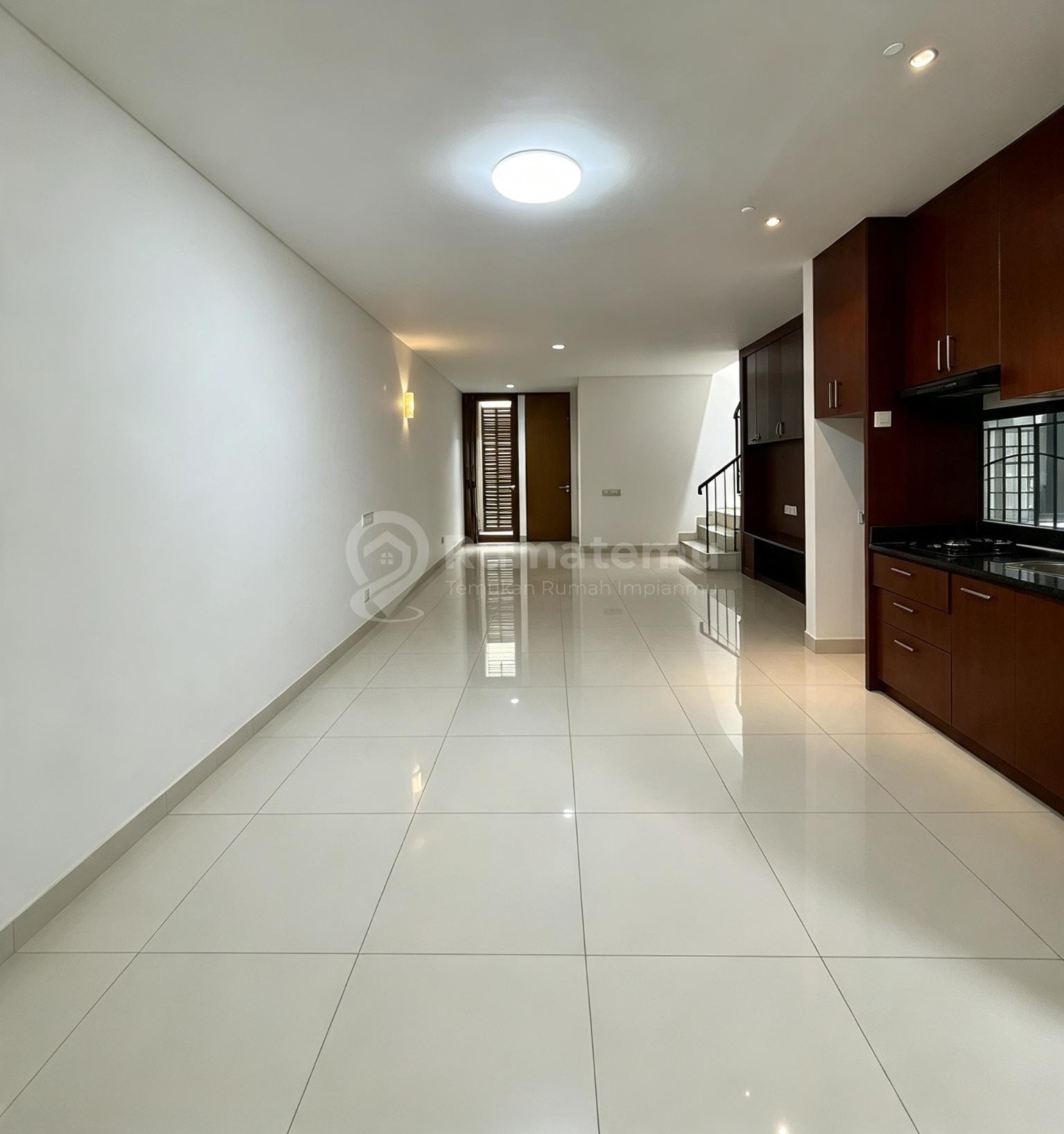 Rumah, 2 Lantai, SHM, Siap Huni
