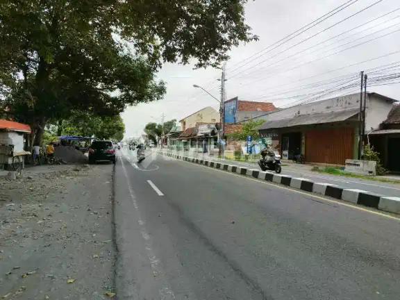 Tanah Dijual di Jl Bantul Dekat Pasar Bantul, Lt 744m2