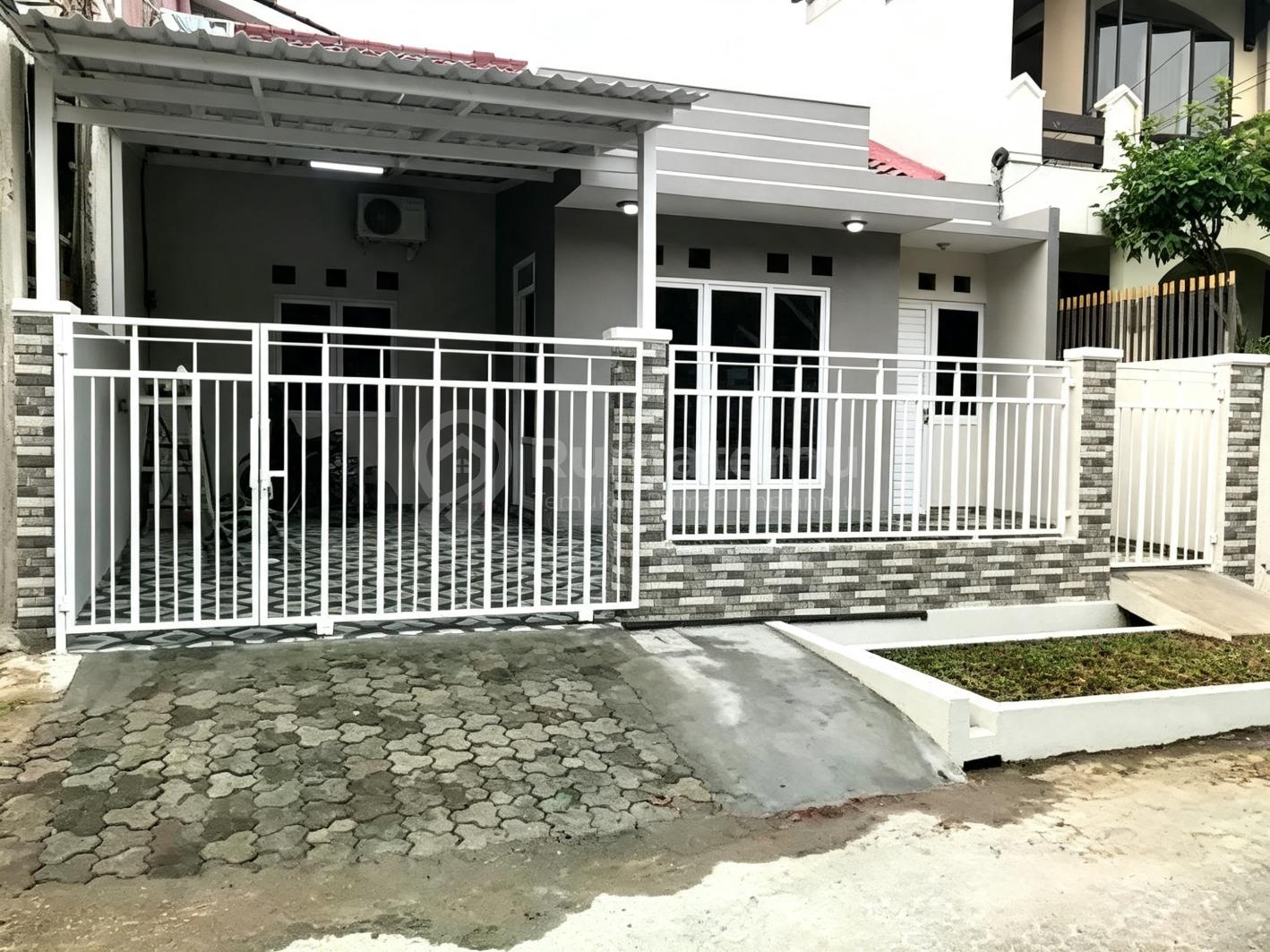 Rumah Bagus Dalam Komplek di Komplek Graha Cinere