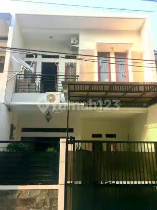 Rumah Cantik di Pulo Asem Rawangun Jaktim Lingkungan Nyaman