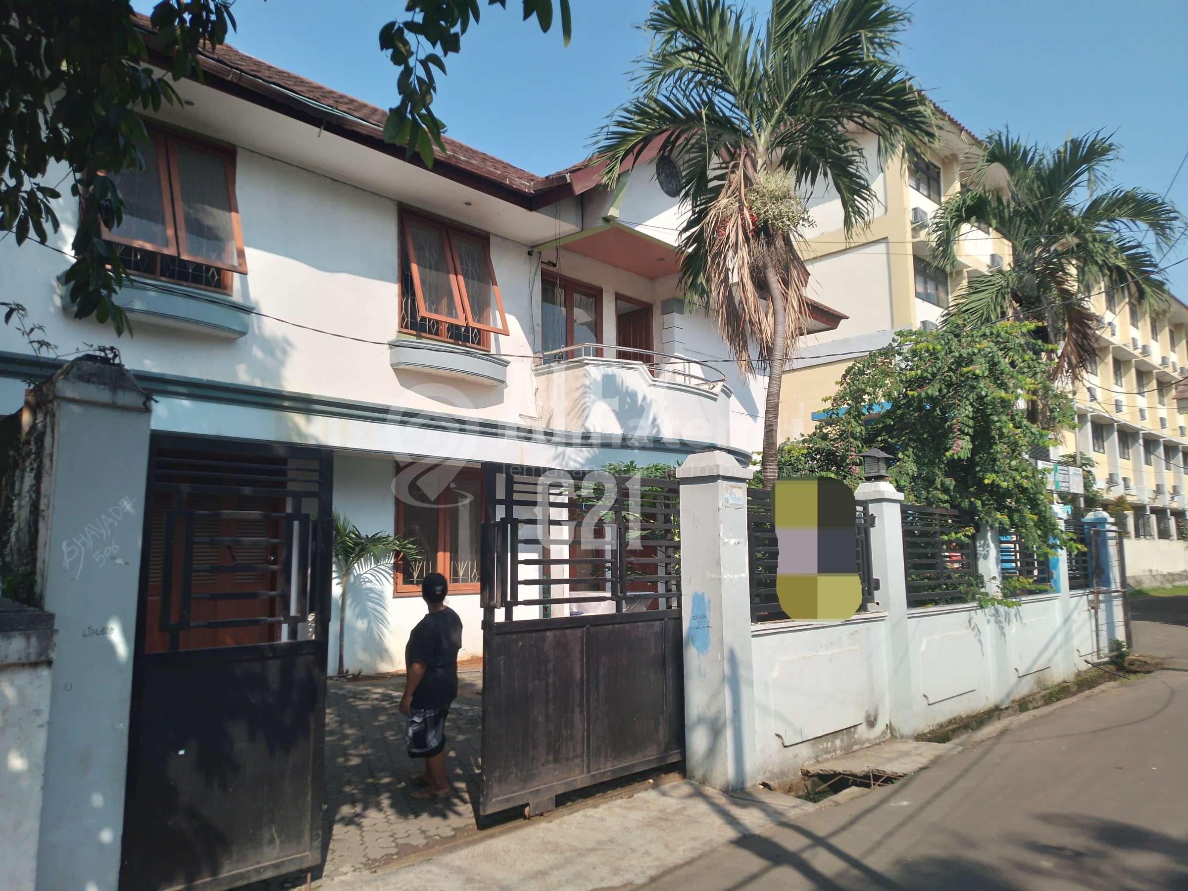 Dijual rumah dan kostan posisi ngantong ke belakang BU Duren Sawit, Jakarta Timur