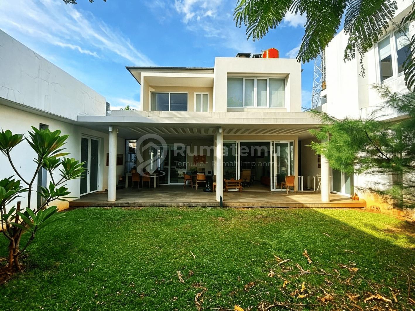Jual rumah dan bangunan baru 2 lantai dengan halaman yang luas, lokasi di prime Bangka, Jakarta