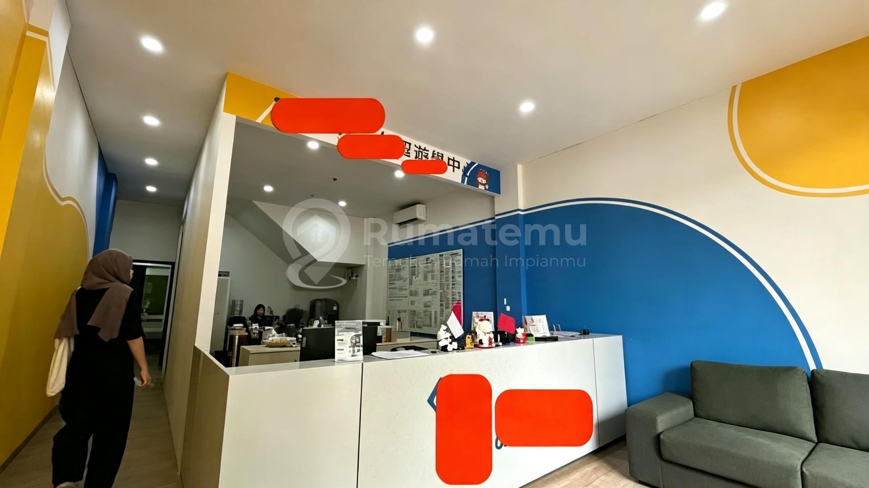Ruko 4 Lantai Full Renovasi Pinggir Jalan Raya, Minimal 2 Tahun