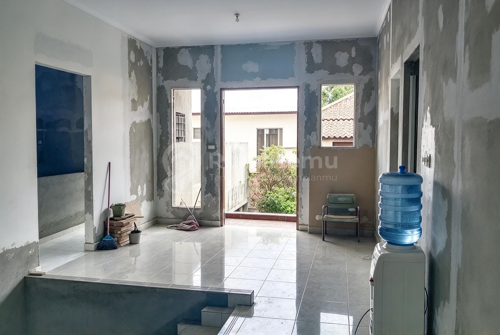 Rumah bangunan baru ada kolam renang bbs banjir di Kemanggisan, Jakbar. 20304