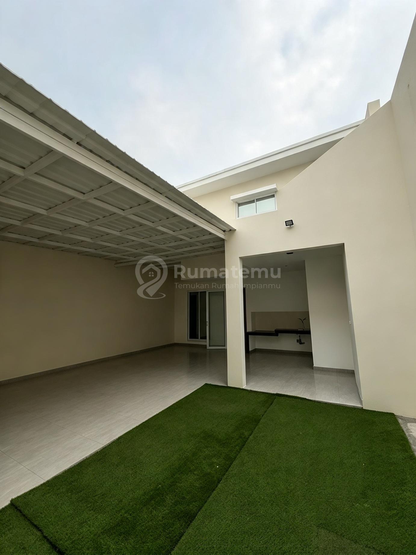 Green Lake City, Cipondoh, Tgr..Disewakan Rumah, Deposit 10Jt, Looks New karena Baru Selesai Renovasi, 1 Pantry di Halaman Belakang, Lingkungan yang Aman-Tertata-Nyaman, Air: PDAM, Listrik: 7.700 Va, Hadap Barat.-M3o926t4