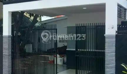 Dijual Rumah Siap Huni Komplek Departemen Perdagangan Jalan Puskemas , Kelapa Gading - Jakarta Utara