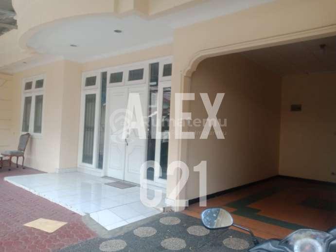 Jual rumah dengan akses depan rumah 2 mobil di Kebon Kacang, Tanah Abang, Jakarta Pusat