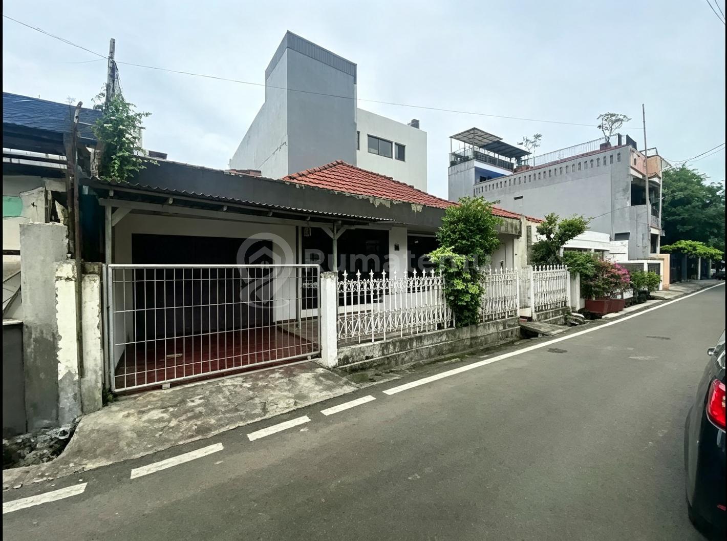 Rumah Pulo Asem di Lingkungan Elite Dekat ke Mana Mana