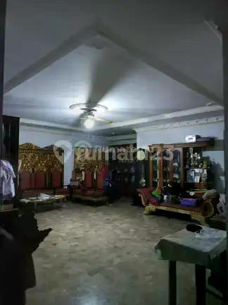 Dijual Rumah dengan Letak Strategis Dikebon Jeruk+2Toko Usaha