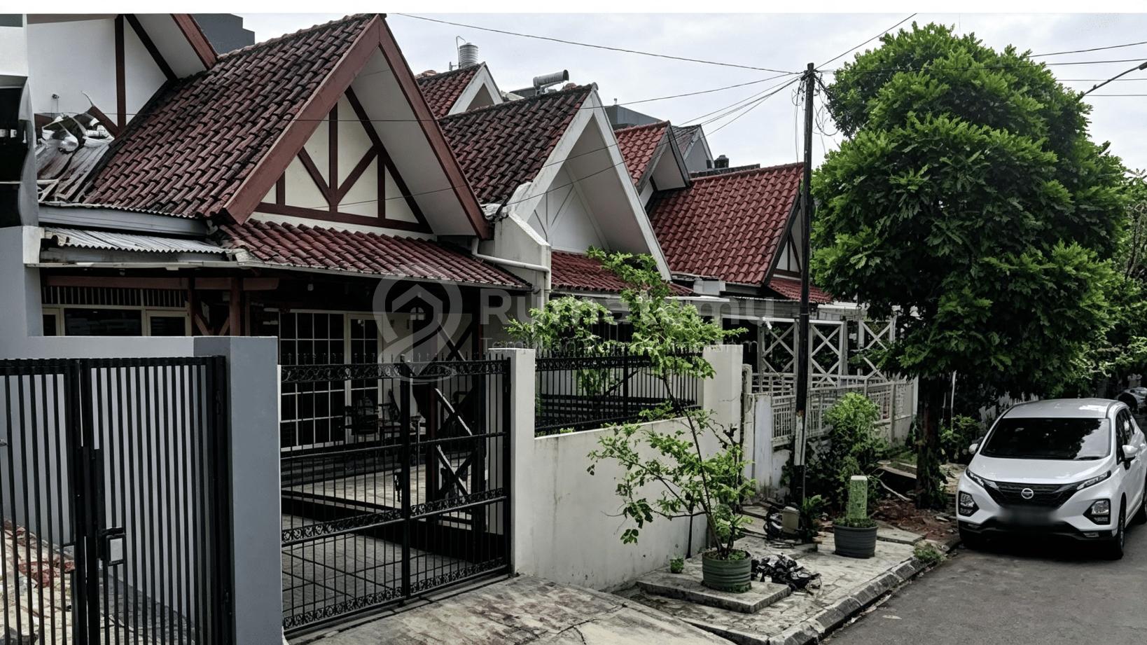 Dijual rumah layak huni Carport 1 mobil Akses 2 jalan mobil di Puri, Kembangan Selatan, Kembangan