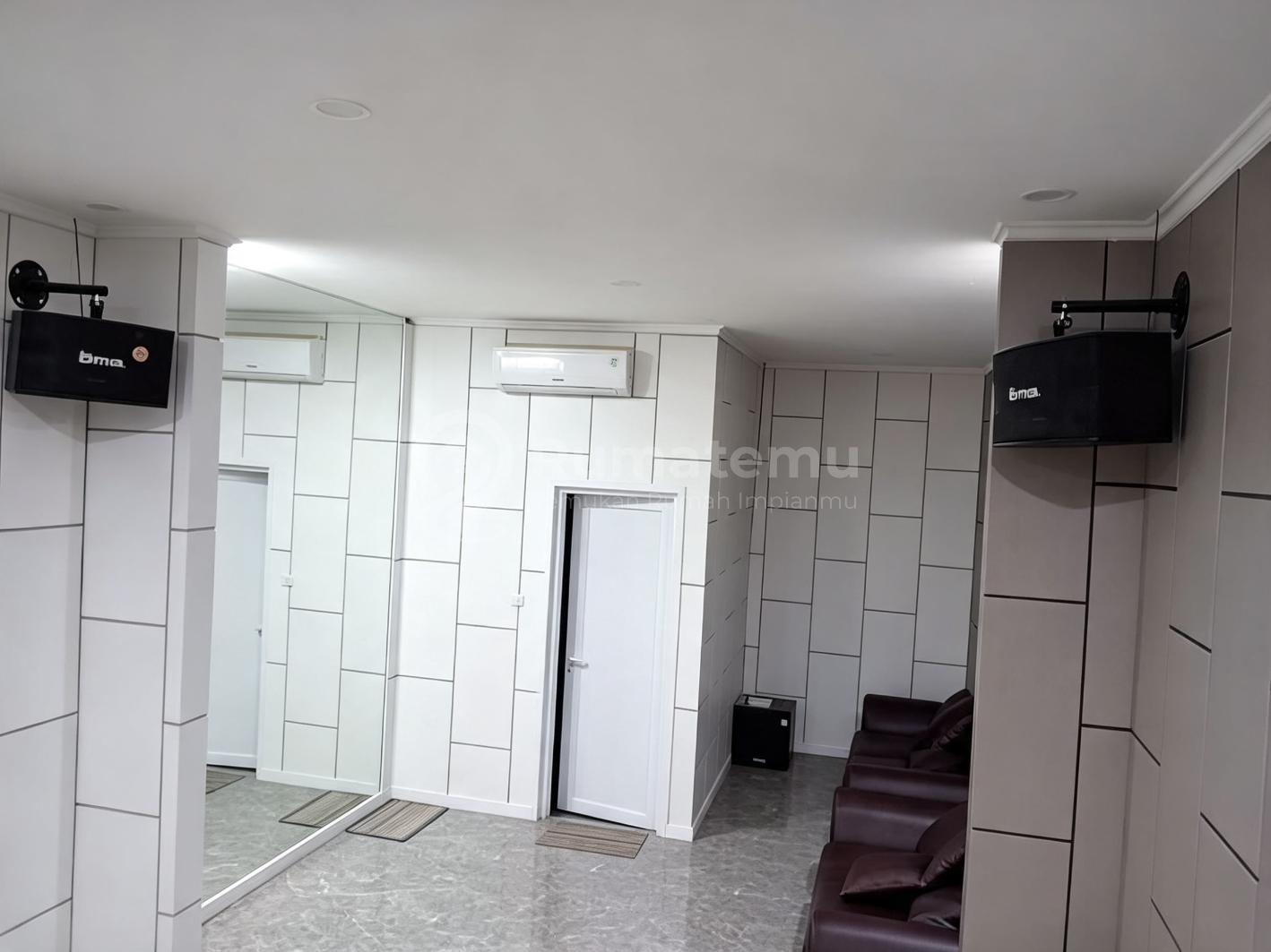 Dijual rumah baru mewah cantik Lokasi sangat strategis terletak di jalan raya utama di jl.Moh Kahfi 1, Cipedak