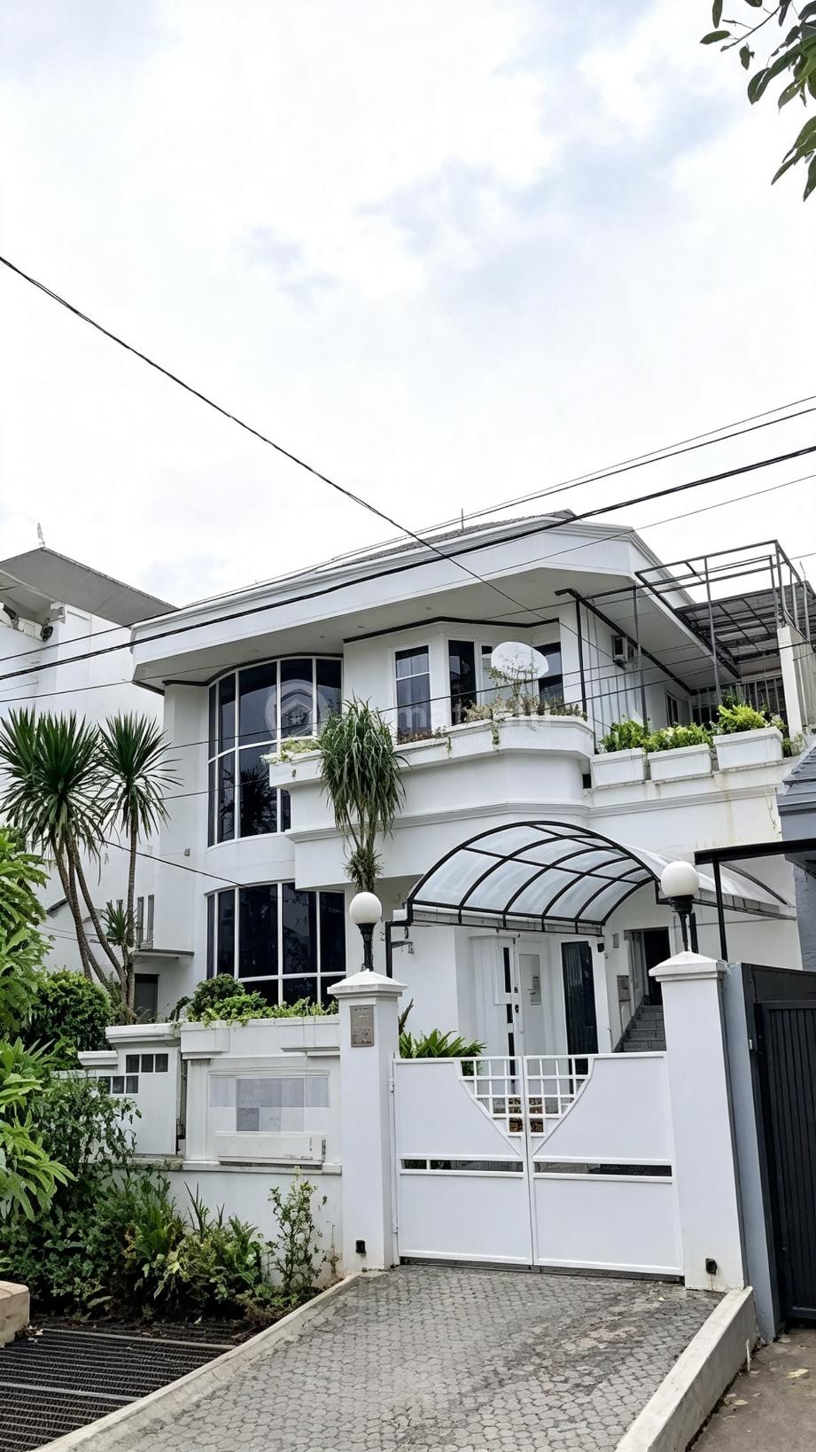 Jual rumah di Pondok Indah 2 lantai minimalis dan dalam komplek, Kebayoran lama, Jakarta Selatan