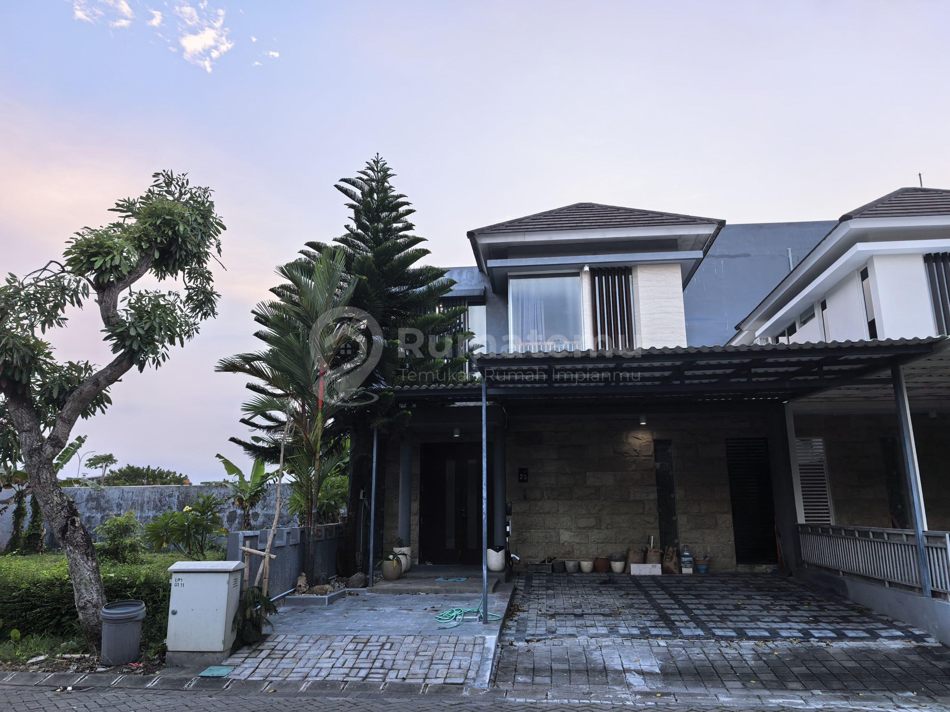 Dijual rumah di green hill Citraland Surabaya barat 