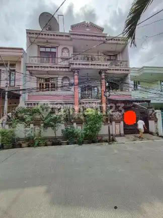 Rumah Mewah 3 Lantai Masuk Komplek, 500 Meter Ke Tomang Raya