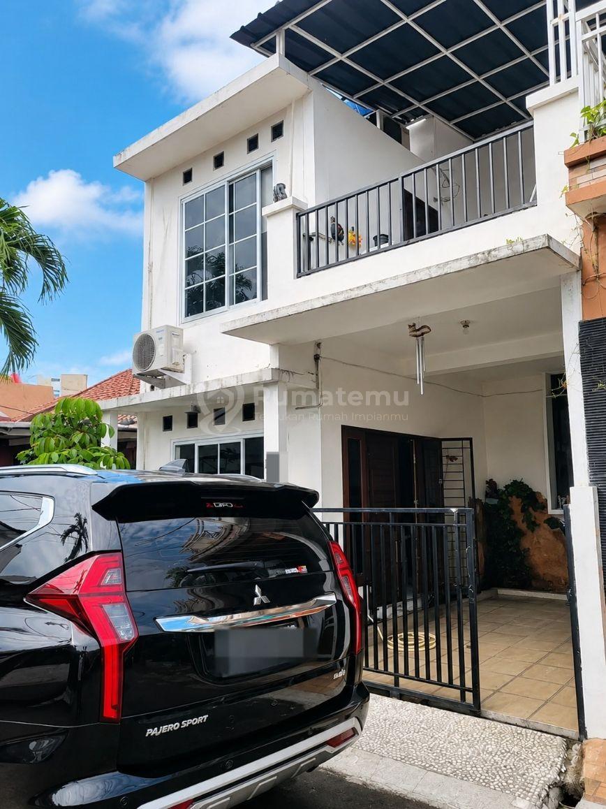 DIJUAL Rumah Graha Bintaro dengan Bonus Area Terbuka di Lantai Atas