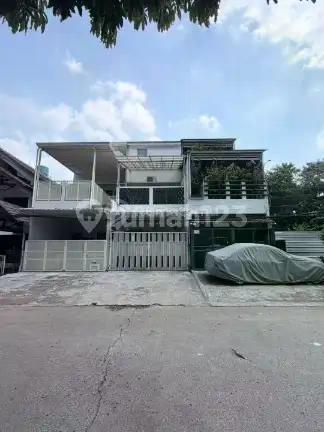 Rumah Secondary Akses Jalan Lebar Dalam Komplek
