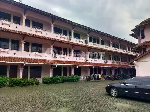 Tanah Berikut Bisnis Kos-Kosan Dekat Universitas Indonesia