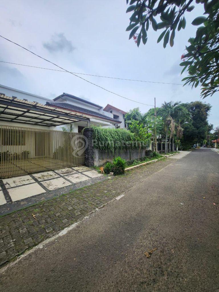 Rumah 2 Lantai LT 288 M² Kebayoran Lama Dengan Halaman Belakang Luas