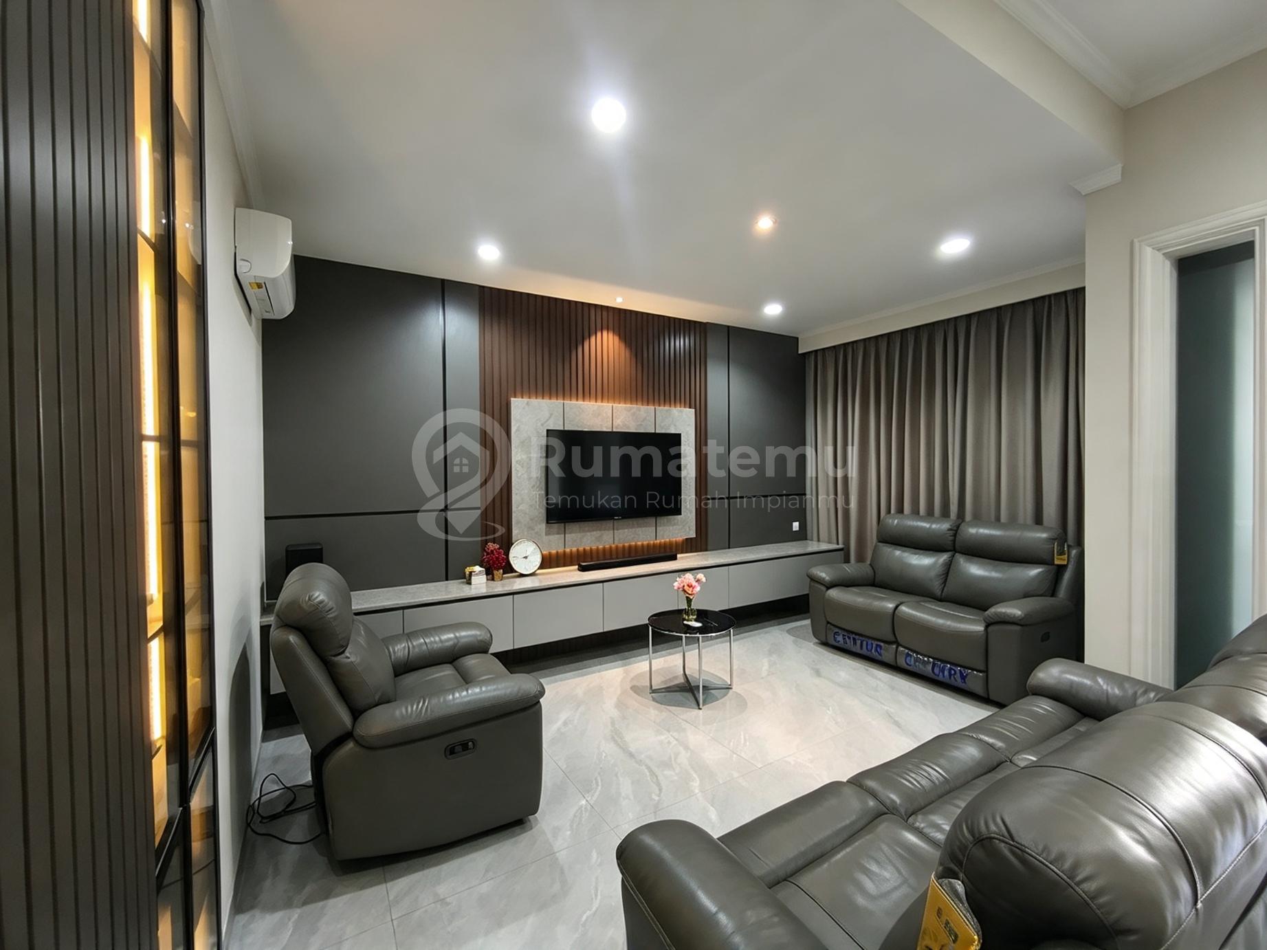 Dijual Rumah Sudah Renov Kanopi, Garasi, Void Blkg Siap Huni Semuanya Ditinggal