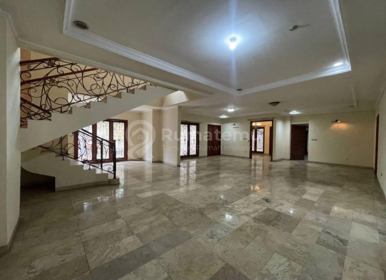 DISEWAKAN RUMAH 2 TINGKAT AREA KEBAYORAN BARU