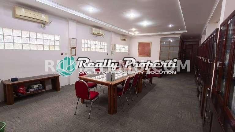 Dijual Gedung Kantor 2 Lt Lokasi Strategis di Jatinegara Kaum, Pulo Gadung, Jakarta Timur