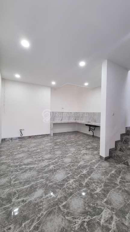 DISEWAKAN Rumah Baru Taman Surya 5, Jakarta Barat