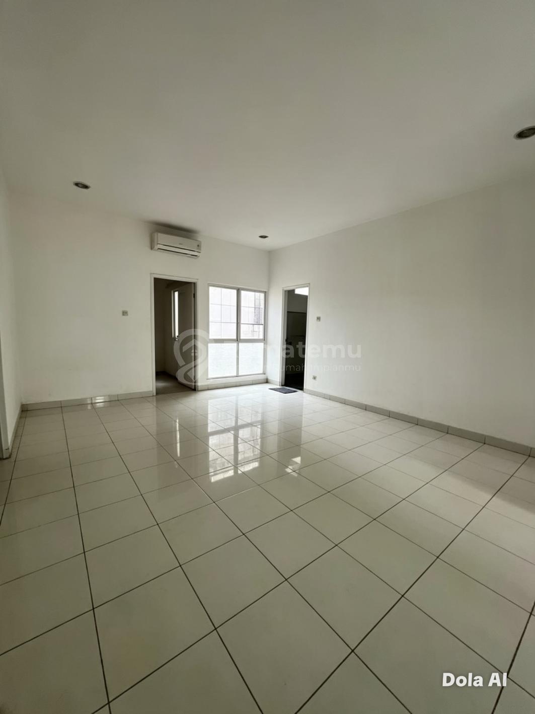 Dijual Rumah 2 Setengah Lantai Hadap Barat @Perumahan Taman Kencana