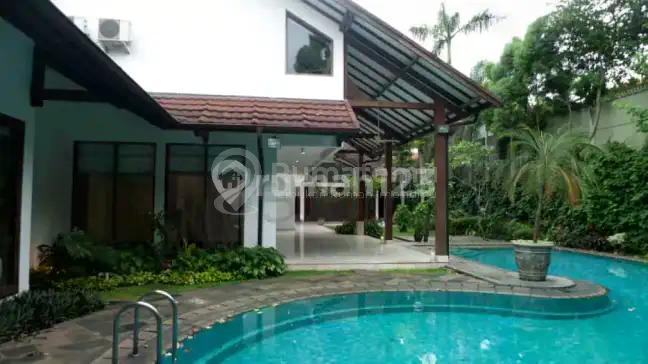 Rumah Klasik Kemang Siap Huni