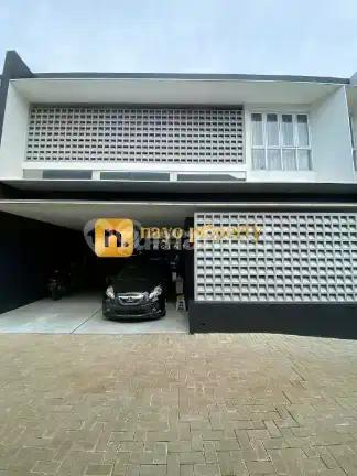 Rumah Bagus Furnished Dalam Cluster Strategis di Caman Jatibening