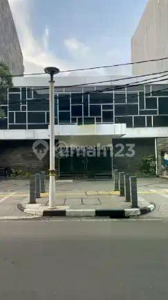 Dijual Gedung 2 Lantai di Wolter Monginsidi