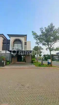 Rumah bagus 3 lantai unit terbatas banyak promo menarik tahun ini diskon sampai dengan 14% Welton Hiera BSD City