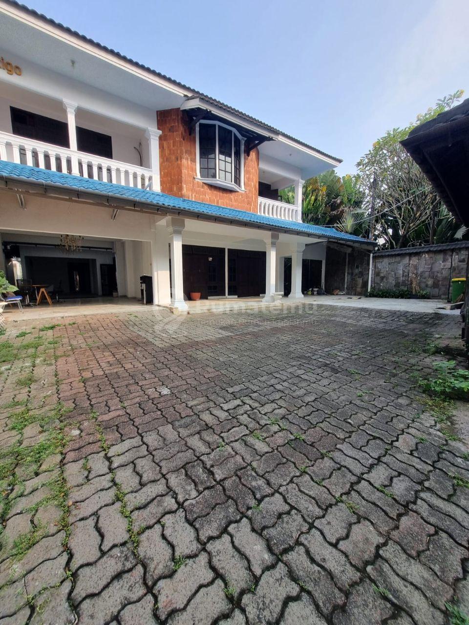 Dijual Rumah pinggir jalan Cilandak sebrang TB Simatupang Cocok Untuk Usaha Kost