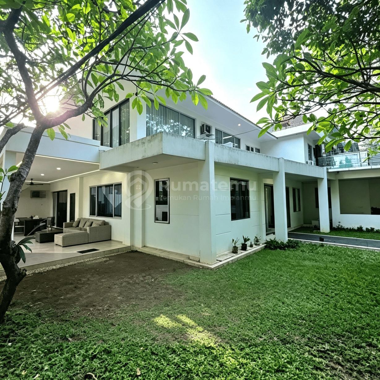 Rumah Hoek di Kebayoran Baru Jakselstrategis 5 Menit ke Senayan City