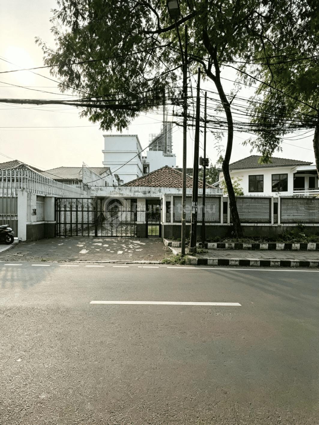 Rumah Lama Hitung Tanah di Menteng Jakarta Pusat